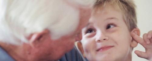Enfant sourd et son grand-père